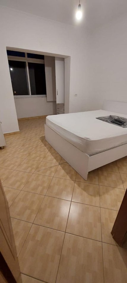 Tirane, jepet me qera apartament 1+1+Ballkon Kati 3, 65 m² 350 € (Pranë Pastiçeri Lika, Varri i Bamit Tiranë)