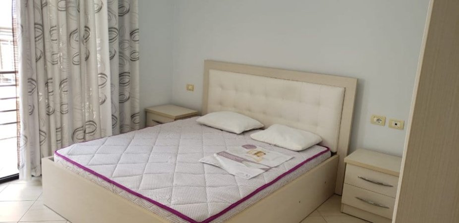 Tirane, jepet me qera apartament 1+1+Ballkon Kati 3, 68 m² 450 € (rruga Teodor Keko)
