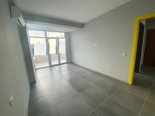 Tirane, jepet me qera zyre Kati 6, 100 m² 500 € (rruga e elbasanit)