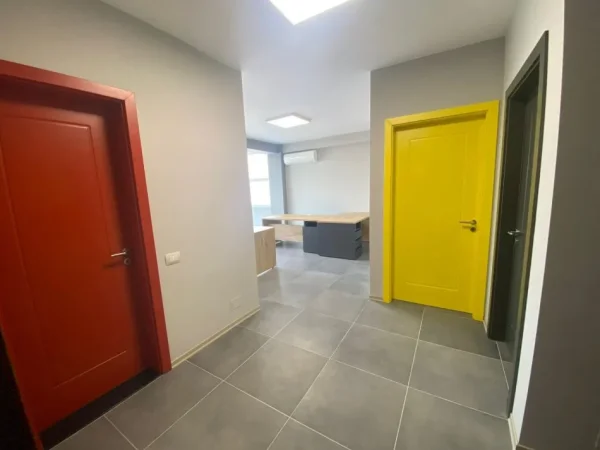 Tirane, jepet me qera zyre Kati 6, 100 m² 500 € (rruga e elbasanit)
