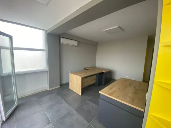 Tirane, jepet me qera zyre Kati 6, 100 m² 500 € (rruga e elbasanit)