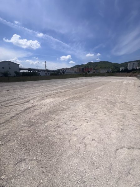 Tirane, jepet me qera ambjent biznesi Kati 0, 2.000 m² 1.500 € (Rruga nacionale e vjeter)