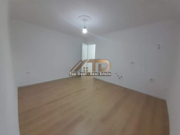 Tirane, shitet apartament 1+1+BLK Kati 4, 53 m² 92.000 Euro (Pazari i Ri)