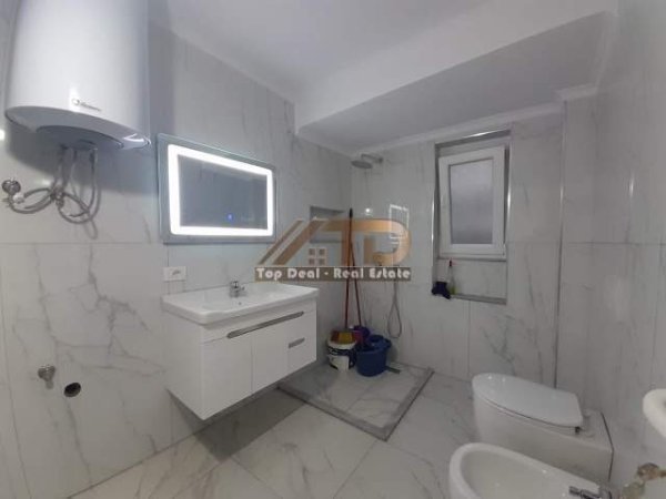 Tirane, shitet apartament 1+1+BLK Kati 4, 53 m² 92.000 Euro (Pazari i Ri)