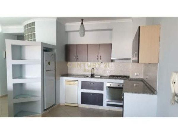 Tirane, jepet me qera apartament 2+1 Kati 5, 135 m² 500 Euro (Zogu i Zi Tirana)