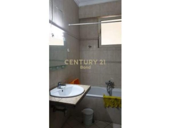 Tirane, jepet me qera apartament 2+1 Kati 5, 135 m² 500 Euro (Zogu i Zi Tirana)