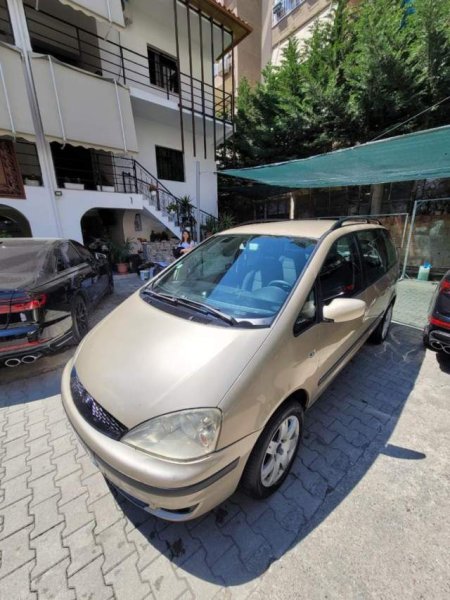 Tirane, shitet makine Ford Galaxy Viti 2001, 2.300 Euro