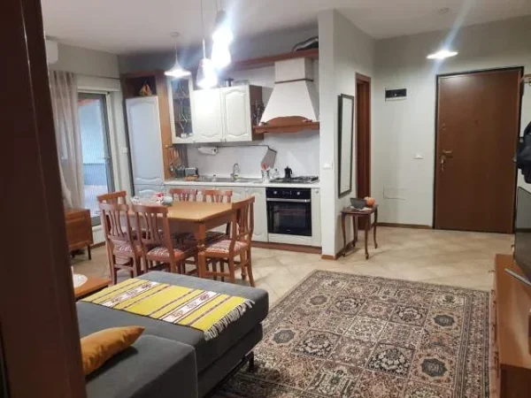 Tirane, Jepet me Qera Apartament 2+1+BLK Kati 10, 115 m² 700 Euro tek Rruga e Bogdaneve
