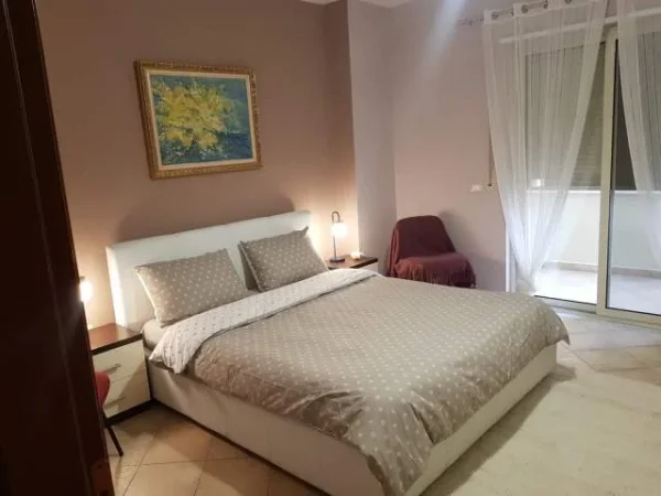 Tirane, Jepet me Qera Apartament 2+1+BLK Kati 10, 115 m² 700 Euro tek Rruga e Bogdaneve