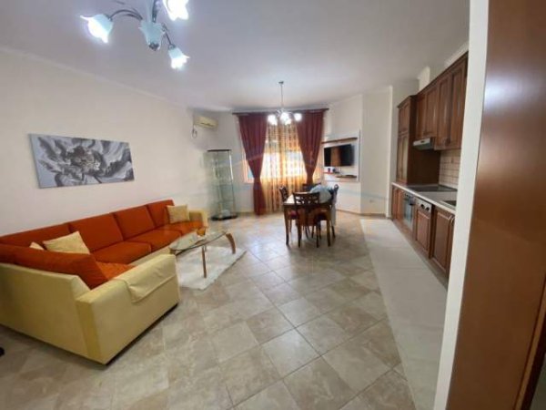 Tirane, jepet me qera apartament 2+1 Kati 10, 88 m² 600 Euro
