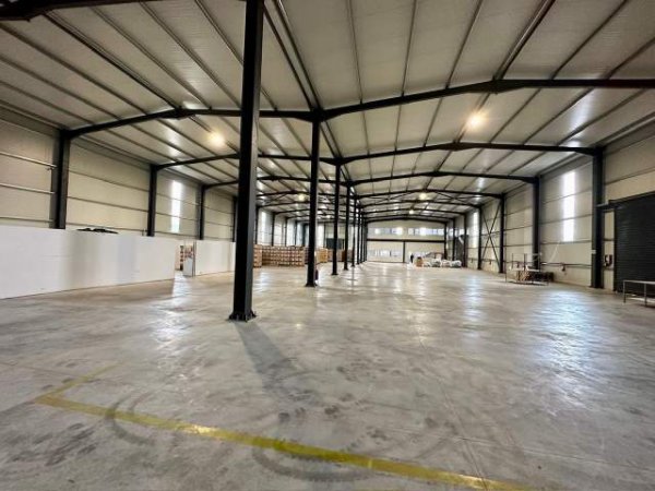 Tirane, jepet me qera ambjent biznesi Kati 0, 3.000 m² 5.500 Euro (Tapiz afer Ures)