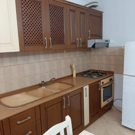 Tirane, jepet me qera apartament 1+1 Kati 1, 95 m² 50.000 Leke (ethem haxhi ademi)