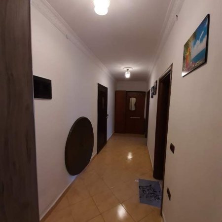 Tirane, jepet me qera apartament 1+1 Kati 1, 70 m² 400 Euro (Myslym Lela)