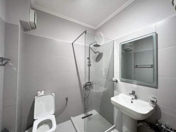 Tirane, jepet me qera apartament 2+1+BLK Kati 4, 110 m² 900 Euro (KOMUNA E PARISIT)