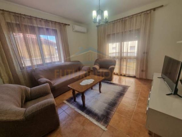 Tirane, jepet me qera apartament 2+1+BLK Kati 2, 150 m² 400 Euro (Rruga e Dibres)