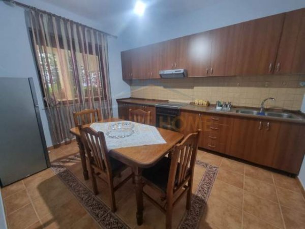 Tirane, jepet me qera apartament 2+1+BLK Kati 2, 150 m² 400 Euro (Rruga e Dibres)