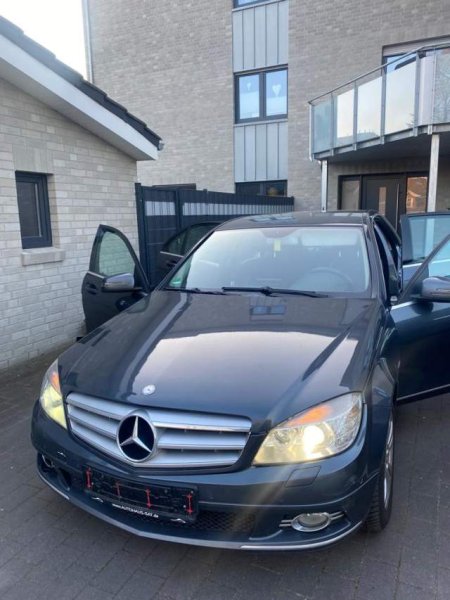 Tirane, shes makine Mercedes-Benz Viti 2010, 10.500 Euro