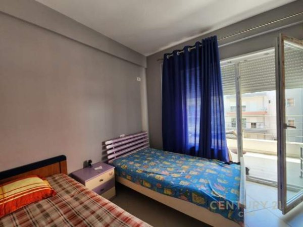 Tirane, jepet me qera apartament 1+1+BLK Kati 3, 60 m² 300 Euro