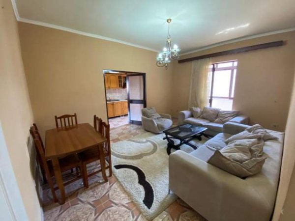 Tirane, shitet apartament 4+1 Kati 3, 100 m² 145.000 Euro (21 Dhjetori)