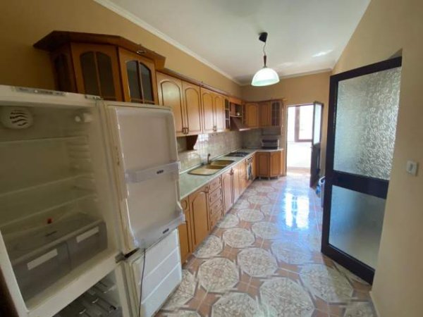 Tirane, ofert apartament 3+1+A Kati 3, 100 m² 145.000 Euro (21 Dhjetori)
