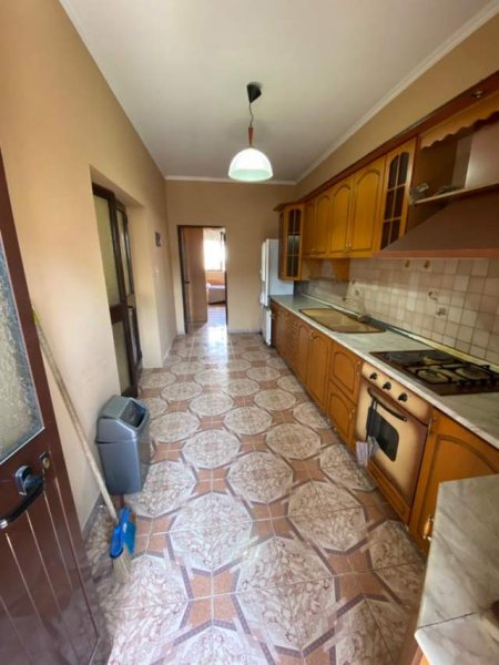 Tirane, shitet apartament 4+1+Depo  Kati 3, 100 m² 145.000 Euro (21 Dhjetori)