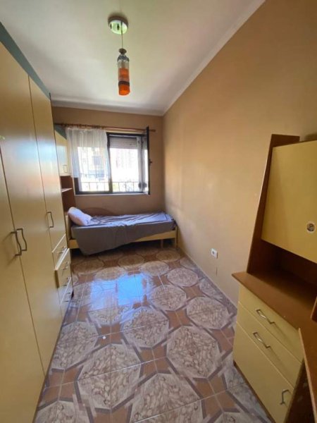 Tirane, shitet apartament 4+1+BLK Kati 3, 100 m² 145.000 Euro (pas Komisariatit)