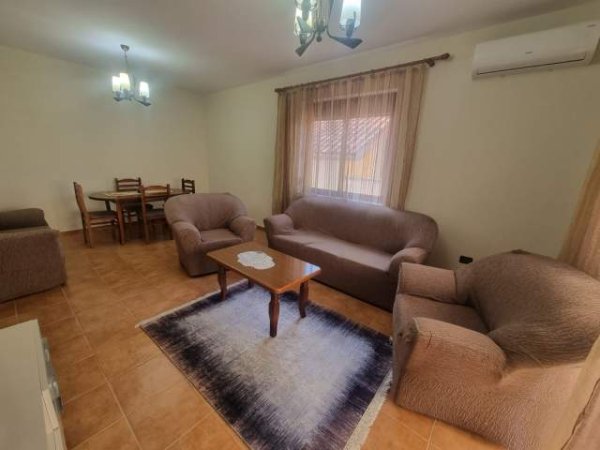 Tirane, jepet me qera apartament 2+1 Kati 2, 150 m² 400 Euro (Rruga e Dibres)