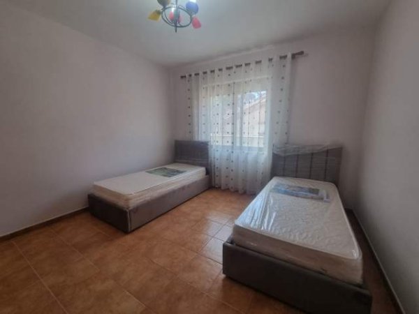 Tirane, jepet me qera apartament 2+1 Kati 2, 150 m² 400 Euro (Rruga e Dibres)
