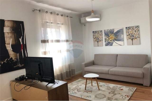 Tirane, jepet me qera apartament 1+1+A+BLK Kati 3, 75 m² 450 Euro (Rruga Barrikadave)