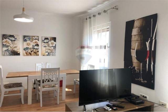 Tirane, jepet me qera apartament 1+1+A+BLK Kati 3, 75 m² 450 Euro (Rruga Barrikadave)