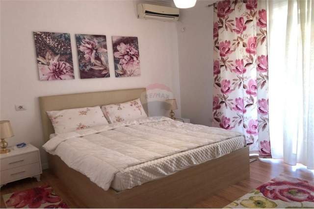 Tirane, jepet me qera apartament 1+1+A+BLK Kati 3, 75 m² 450 Euro (Rruga Barrikadave)