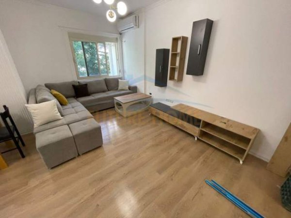 Tirane, jepet me qera apartament 2+1 Kati 1, 94 m² 600 Euro (Komuna e Parisit)