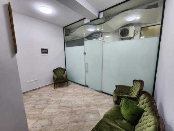Tirane, jepet me qera zyre Kati 2, 26 m² 220 Euro (Gjykata e Rrethit Gjyqsor)
