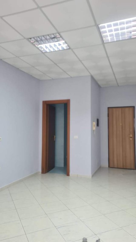 Tirane, jepet me qera zyre Kati 2, 30 m² 350 Euro (Don Bosko)