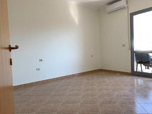 Tirane, jepet me qera 2+1+BLK Kati 6, 106 m² 500 Euro