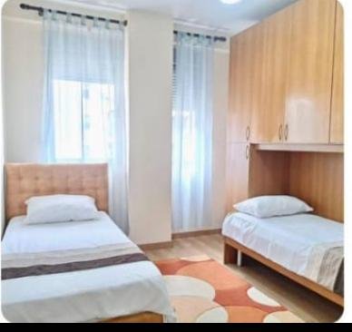 Tirane, jepet me qera apartament 2+1+BLK Kati 6, 104 m² 550 Euro (ish Parku i Autubuzave)