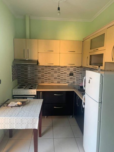 Tirane, jepet me qera apartament 1+1+BLK Kati 5, 65 m² 32.000 Leke (Universiteti Marin Barleti Selite)