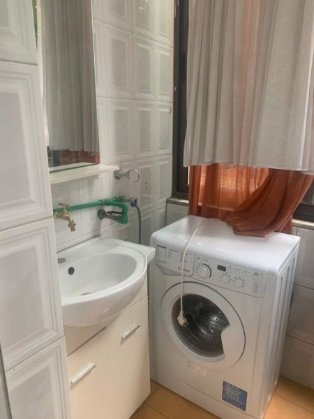 Tirane, jepet me qera apartament 1+1 Kati 2, 36 m² 300 Euro (Komuna e Parisit)
