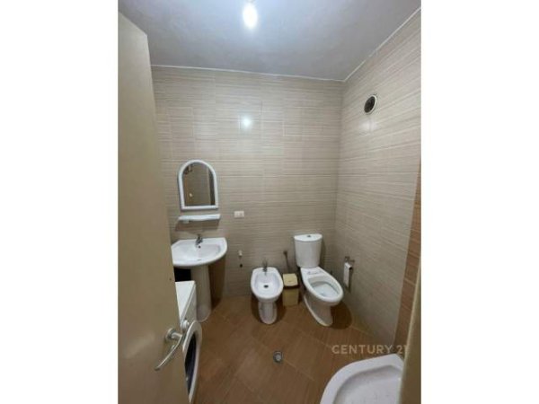 Tirane, jepet me qera apartament 2+1+A Kati 7, 110 m² 400 Euro