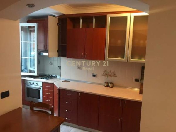 Tirane, jepet me qera apartament 2+1+BLK Kati 5, 120 m² 550 Euro