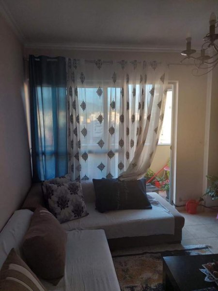 Tirane, jepet me qera apartament 2+1+BLK Kati 6, 100 m² 400 Euro (Mbi Komunen e Parisit...!!)