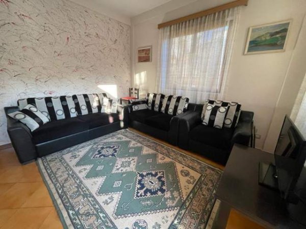 Tirane, jepet me qera apartament 1+1+BLK Kati 1, 55 m² 300 Euro (Ambasada Turke)
