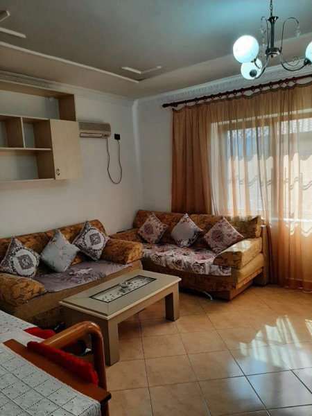 Tirane, jepet me qera apartament 1+1 Kati 1, 70 m² 400 Euro (Myslym Lela)