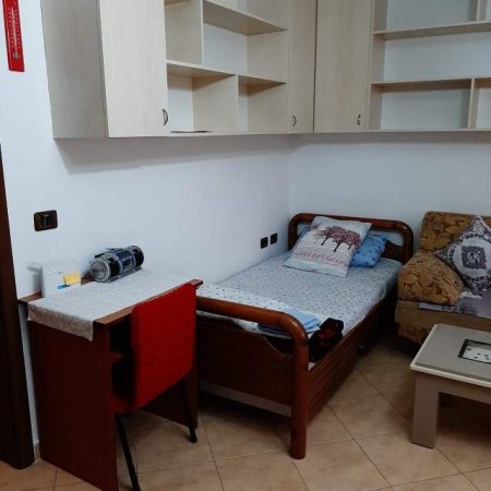 Tirane, jepet me qera apartament 1+1 Kati 1, 70 m² 400 Euro (Myslym Lela)
