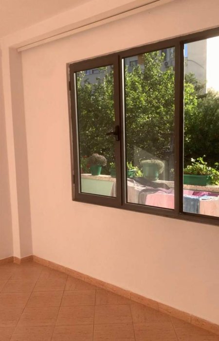 Tirane, jepet me qera apartament 2+1+BLK Kati 3, 80 m² 300 Euro (prane Bujtines se Gjelit)