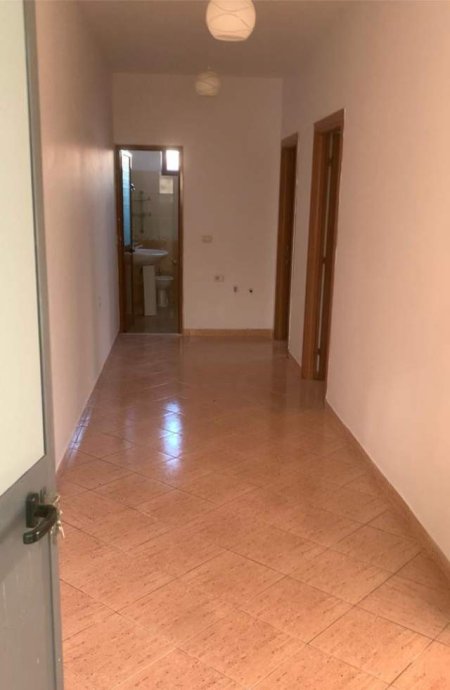 Tirane, jepet me qera apartament 2+1+BLK Kati 3, 80 m² 300 Euro (prane Bujtines se Gjelit)