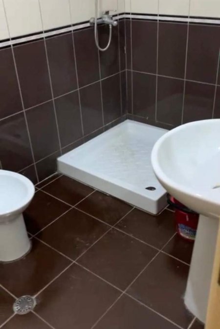Tirane, jepet me qera apartament 1+1+BLK Kati 2, 70 m² 300 Euro (Yzberisht)