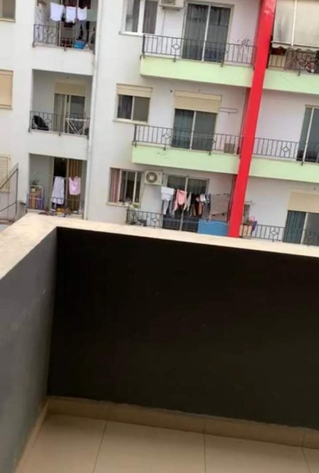 Tirane, jepet me qera apartament 1+1+BLK Kati 2, 70 m² 300 Euro (Yzberisht)