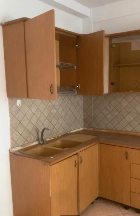 Tirane, jepet me qera apartament 2+1+BLK Kati 3, 80 m² 300 Euro (prane Bujtines se Gjelit)