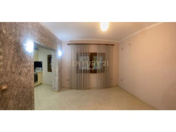 Tirane, jepet me qera apartament 1+1 Kati 2, 50 m² 270 Euro (Rruga Arkitekt Sinani)